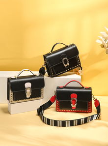 光影交織的時(shí)尚物語(yǔ) 女包與電子琴包的靜物拍攝藝術(shù)